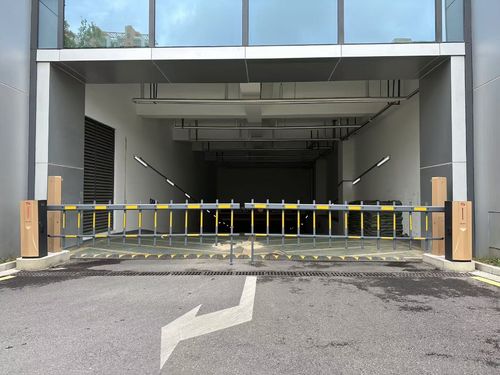 último caso de la compañía sobre WeJOIN Puerta de barrera sin resorte para el terreno del parque comercial