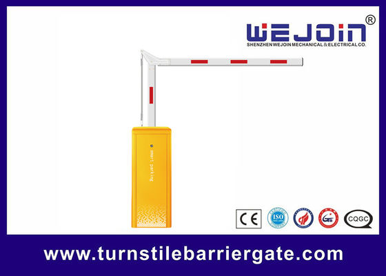 Puerta de la barrera del tráfico con la vivienda del semáforo y auge del LED para el sistema de seguridad de la entrada y de la salida